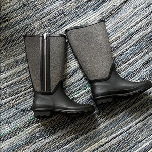 Stylish Gray and Black Winter Boots
